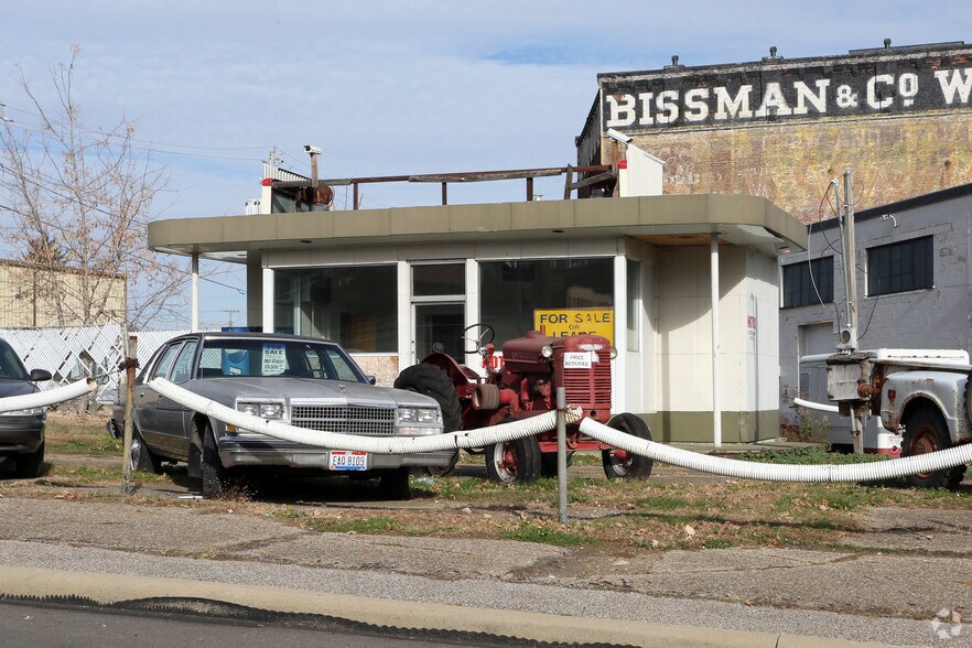 More Photos Of 16 W 5th St, Mansfield Freestanding For Sale