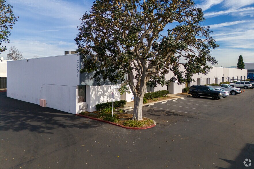 More Photos Of 3621 W MacArthur Blvd, Santa Ana Unknown For Lease