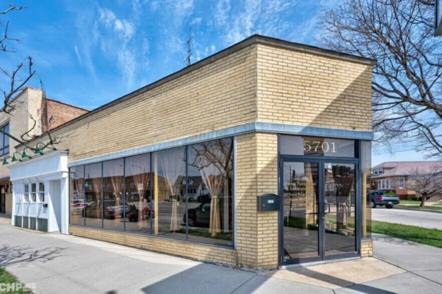 Primary Photo Of 5701-5707 N Milwaukee Ave, Chicago Storefront For Sale