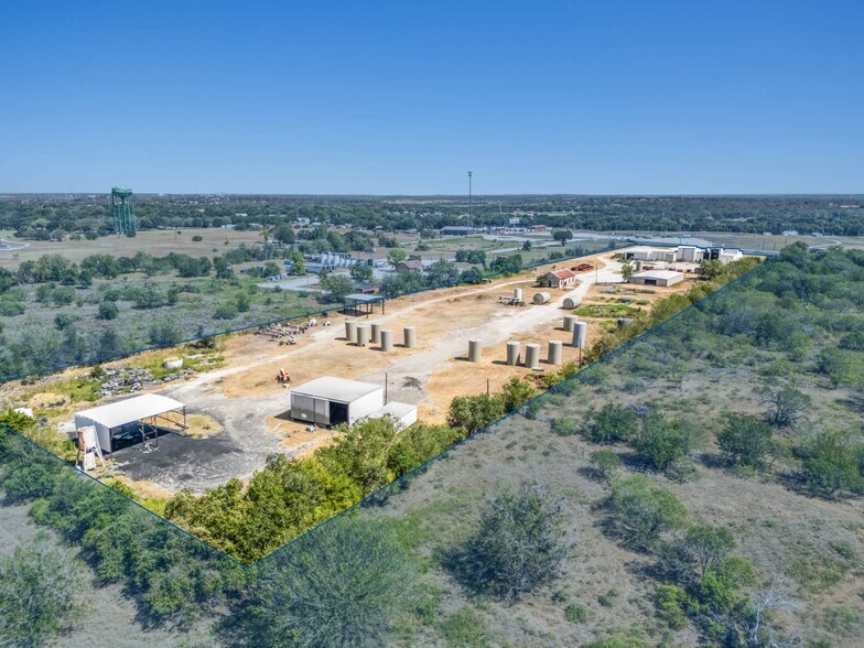 More Photos Of 2400 E Pierce St, Luling Warehouse For Sale