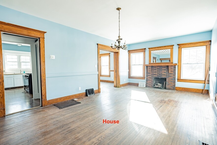 More Photos Of 8758 IN-9, Pendleton Light Manufacturing For Sale