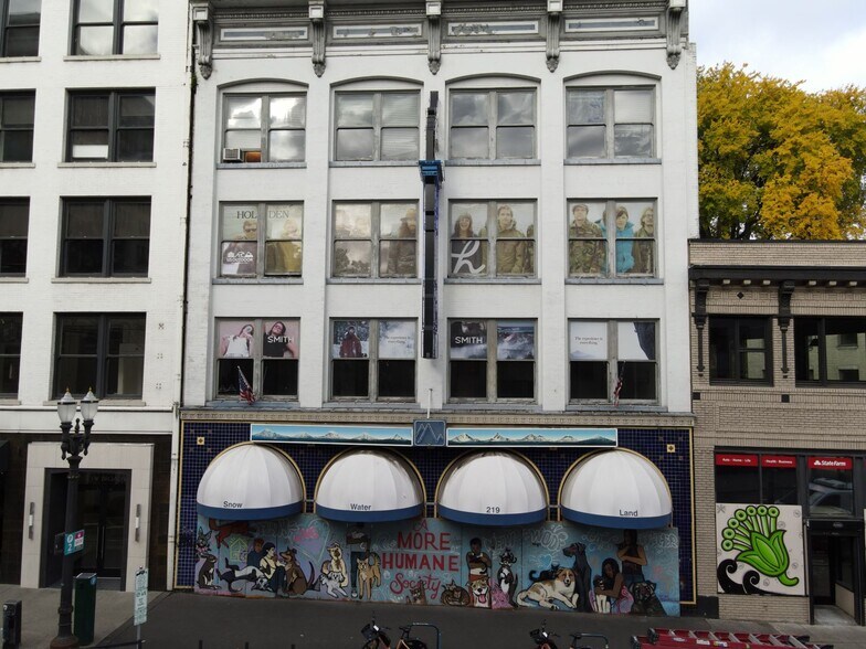 More Photos Of 219 SW Broadway, Portland Storefront For Lease