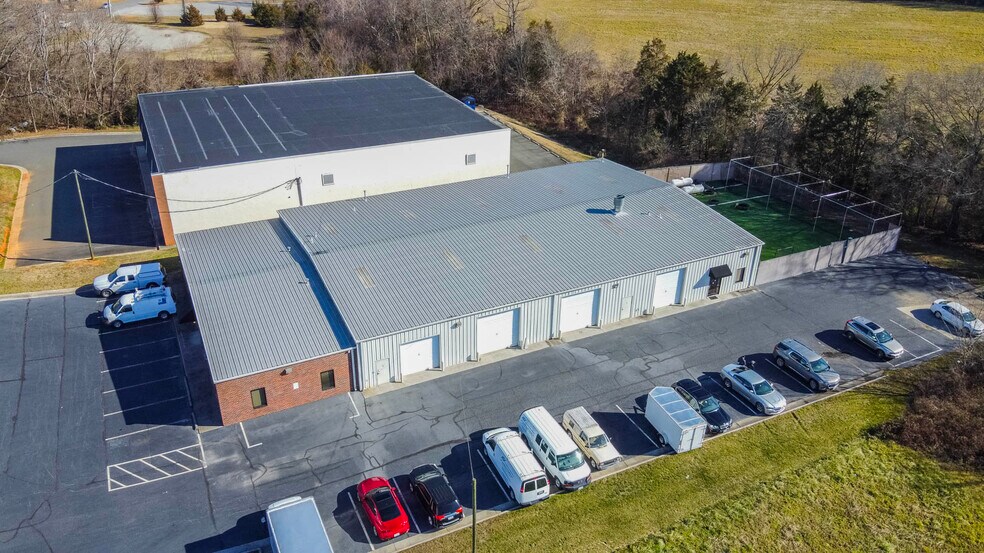 More Photos Of 12927 Plaza Dr, Richmond Light Manufacturing For Lease