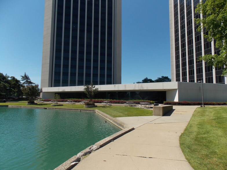 More Photos Of 1-3 Parklane Blvd, Dearborn Unknown For Lease