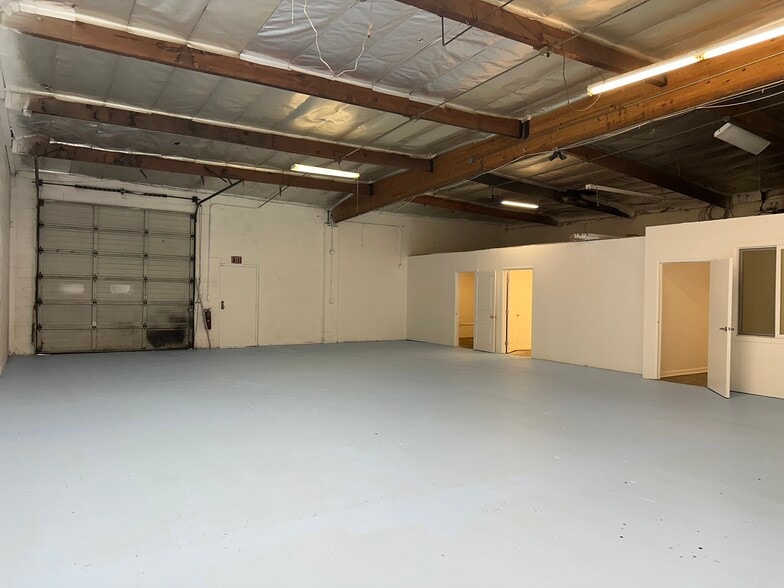 More Photos Of 9340 Corbin Ave, Northridge Warehouse For Lease