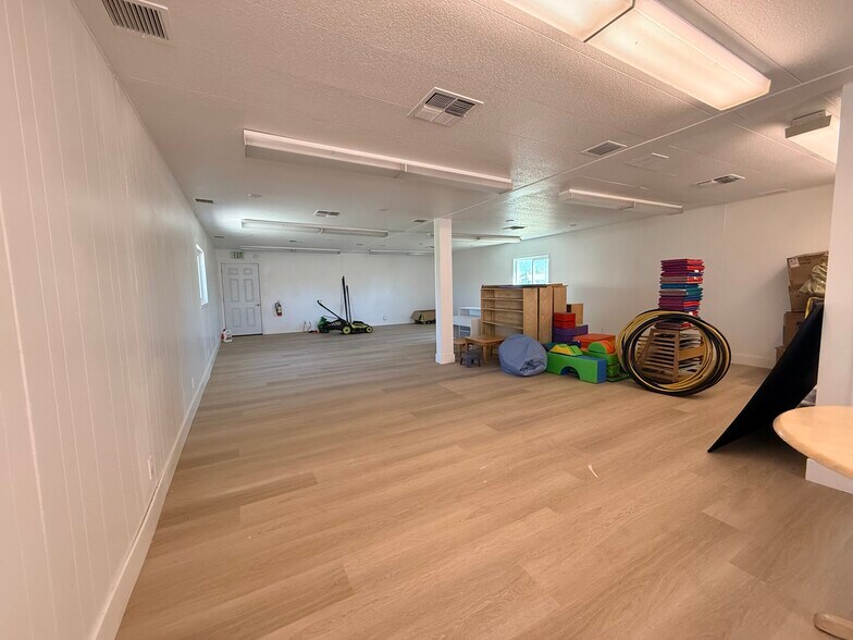 More Photos Of 625 N Eucalyptus Ave, Rialto Religious Facility For Lease