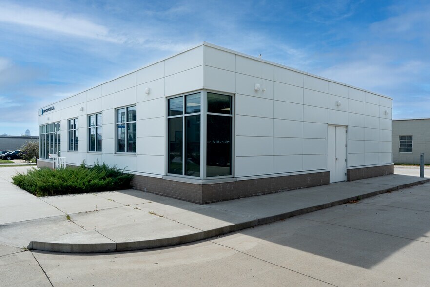 More Photos Of 2800 2nd Ave, Des Moines Office For Lease