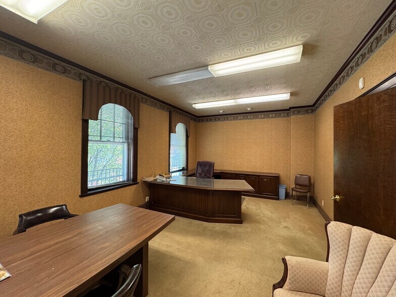 More Photos Of 409 Walnut St, Martins Ferry Office For Sale