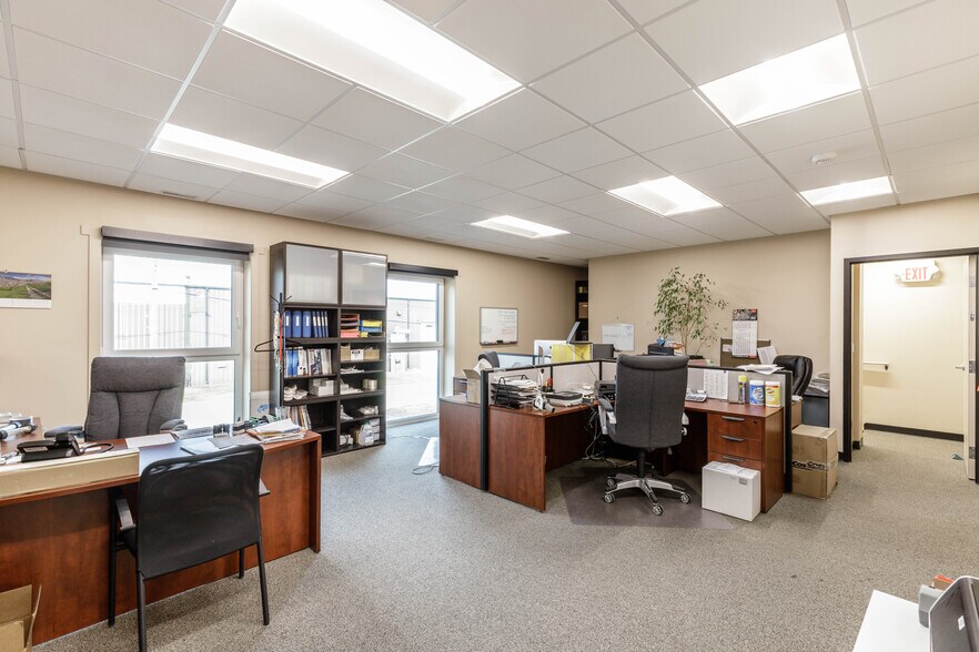 More Photos Of 4116 64 Av SE, Calgary Industrial For Sale