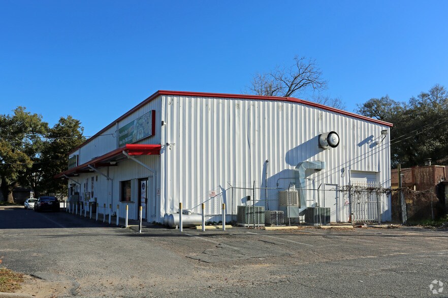 More Photos Of 2200 N W St, Pensacola Freestanding For Lease
