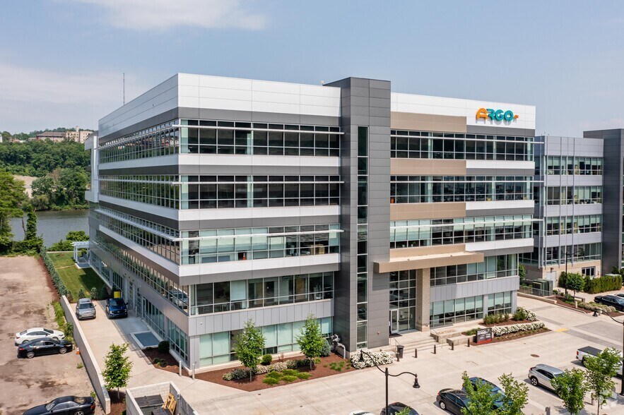 More Photos Of 2545 Railroad St, Pittsburgh Office Residential For Lease