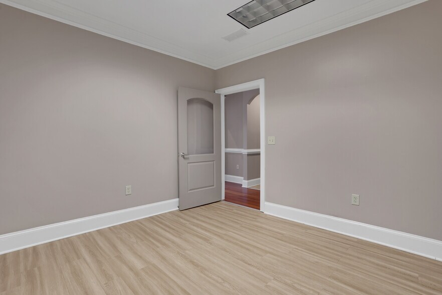 More Photos Of 4720 Peachtree Industrial Blvd, Berkeley Lake Office For Lease