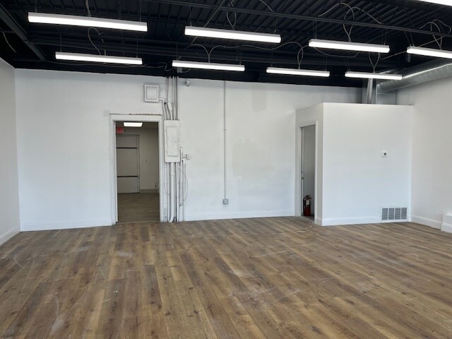 More Photos Of 5050 E 38th St, Indianapolis Unknown For Lease