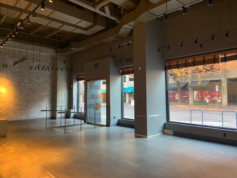 More Photos Of 401-425 SW Morrison St, Portland Storefront For Lease