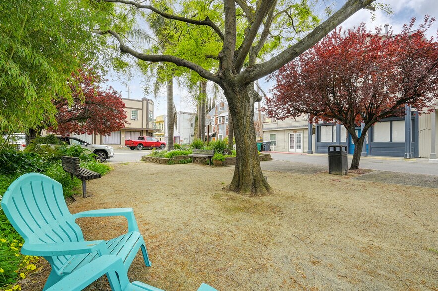 More Photos Of 1250 B St, Walnut Grove Showroom For Sale