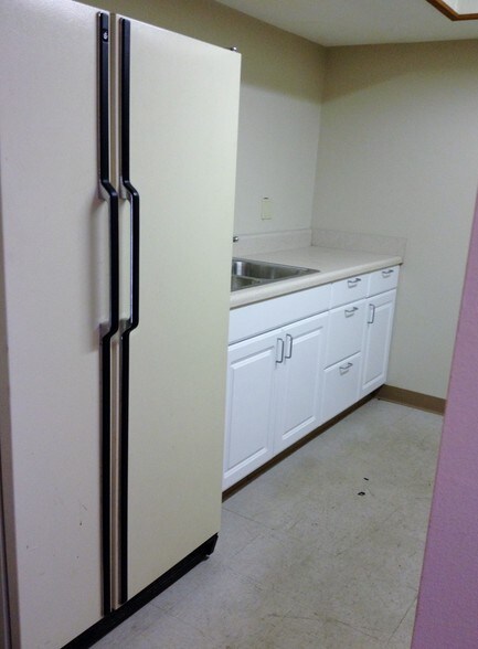 More Photos Of 3630-3632 W Cypress St, Tampa Light Distribution For Lease