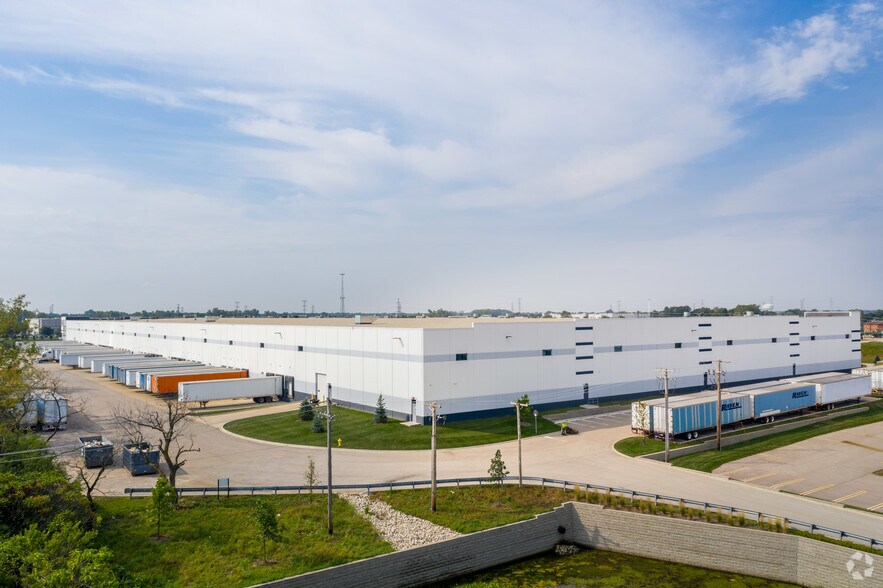 More Photos Of 191 E North Ave, Carol Stream Distribution For Lease