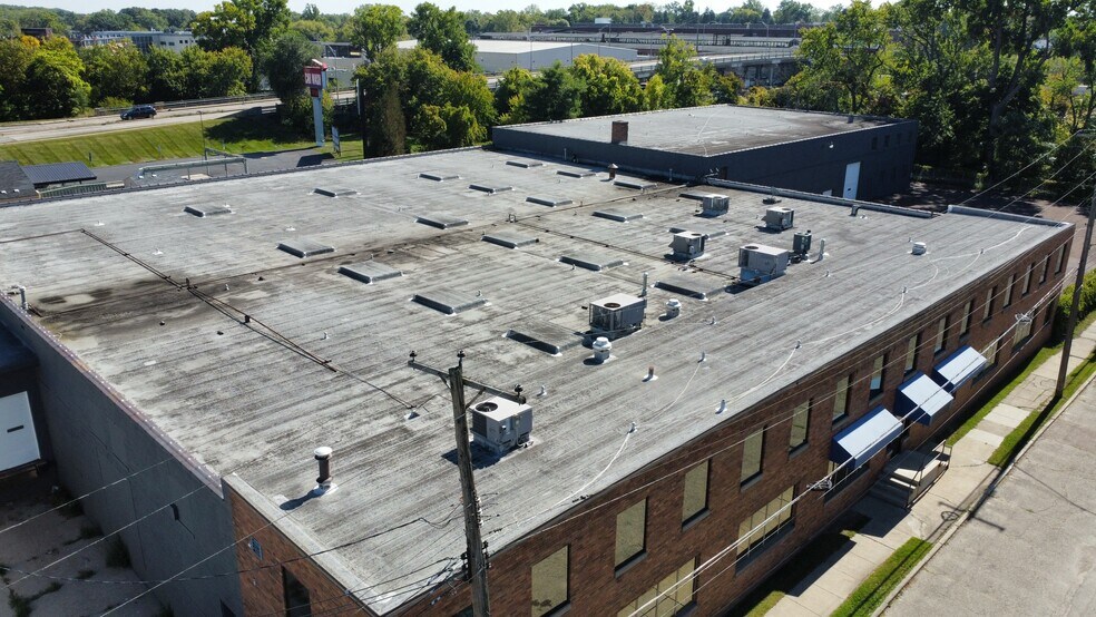 More Photos Of 1121 River St, Lansing Distribution For Lease