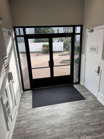 More Photos Of 80 Main St, New Canaan Storefront For Lease