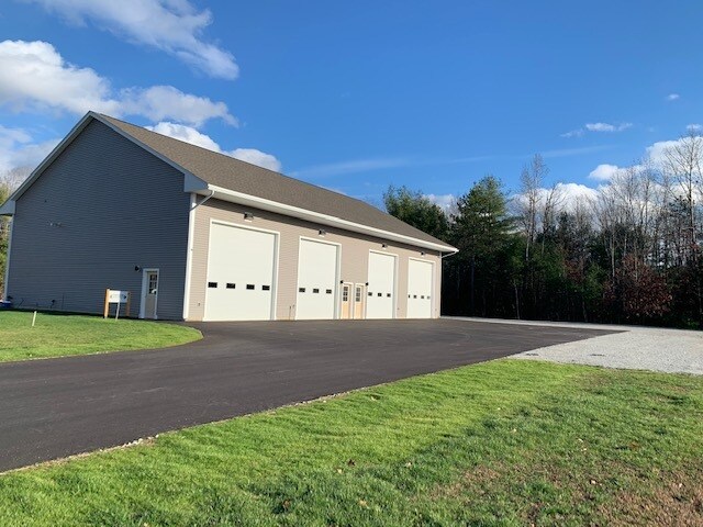 More Photos Of 2 Oxbow Pond Rd, Canterbury Warehouse For Lease