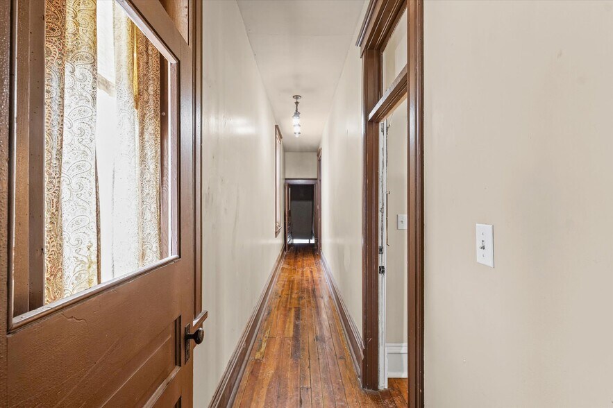 More Photos Of 125 S Market St, Paxton Specialty For Sale