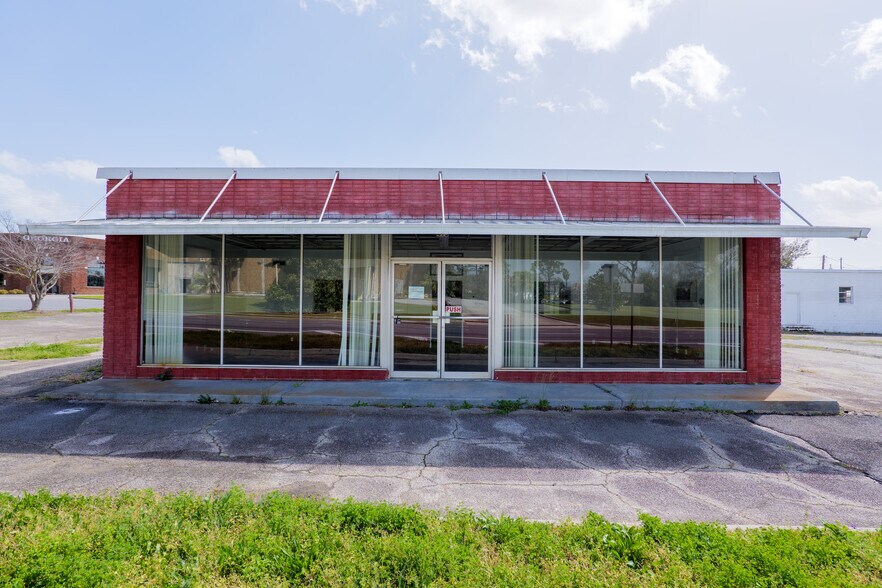 Primary Photo Of 415 W Hill, Valdosta Freestanding For Sale