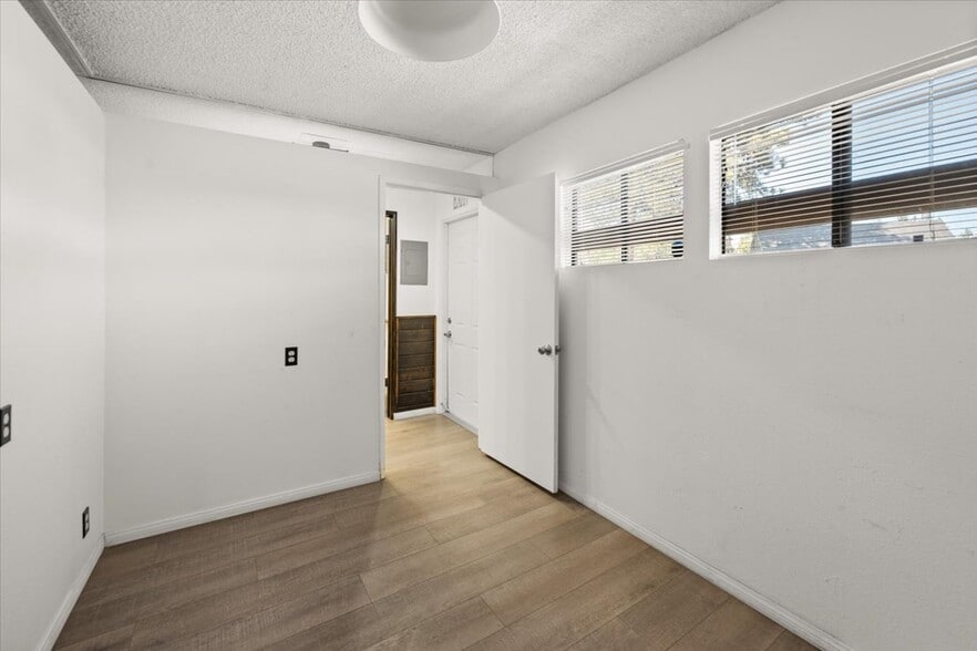 More Photos Of 40585 Big Bear Blvd, Big Bear Lake Office For Sale