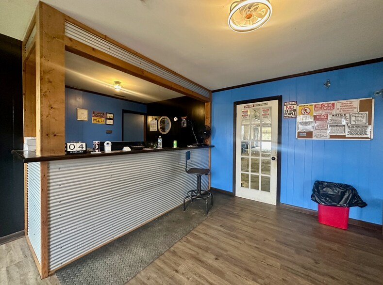 More Photos Of 430 Carthage Rd, Red Boiling Springs Industrial For Sale