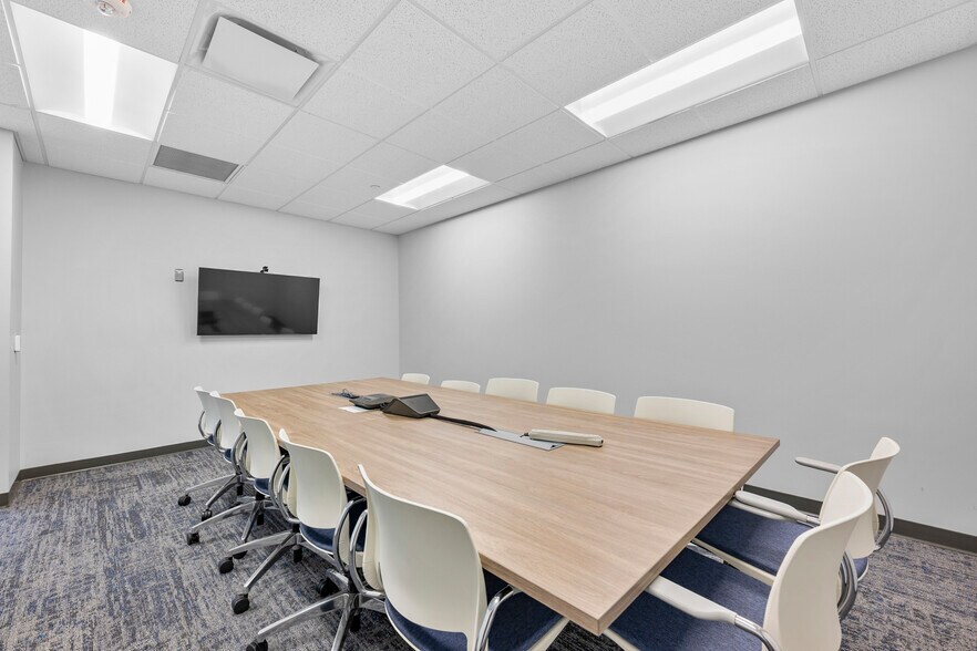 More Photos Of 26555 Northwestern Hwy, Southfield Office For Lease