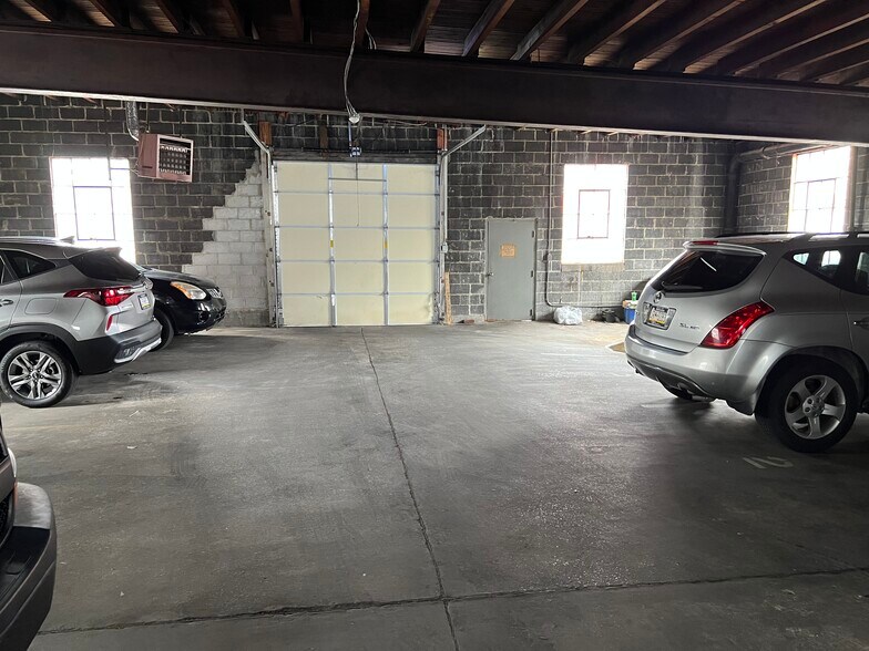 More Photos Of 665-667 W Market St, York Storefront Retail Residential For Sale