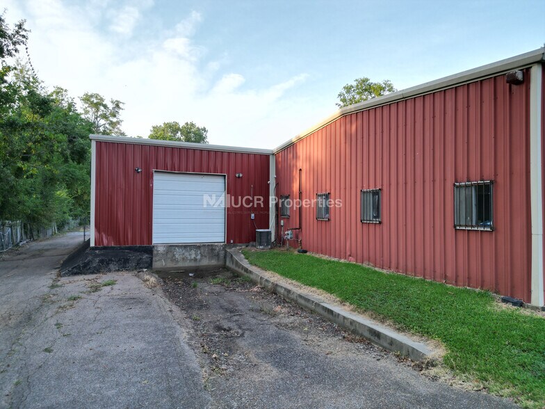 More Photos Of 831 E Peace St, Canton Distribution For Sale