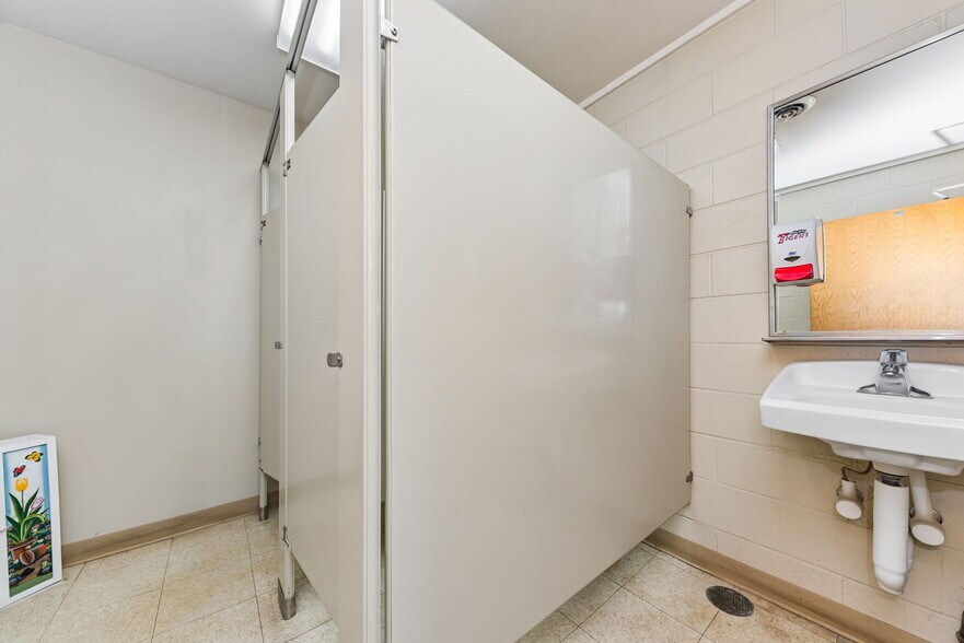 More Photos Of 675 W Plane St, Bethel Freestanding For Sale