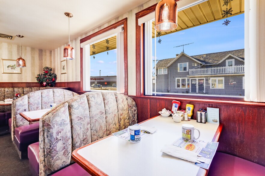 More Photos Of 2604 Custer St, Manitowoc General Retail For Sale