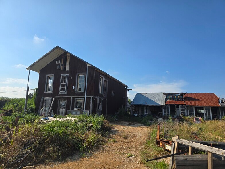 More Photos Of 111 Salvage Way, Luling Office For Sale