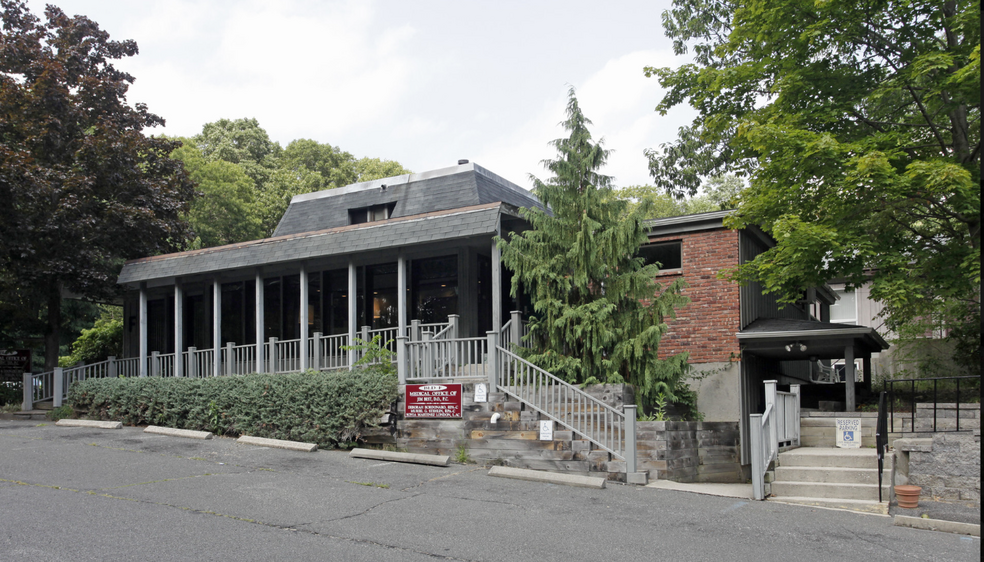 Primary Photo Of 640 Belle Terre Rd, Port Jefferson Medical For Lease