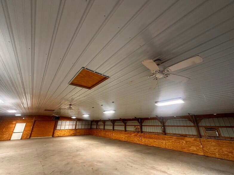 More Photos Of 522A S Main St, Broadway Flex For Sale