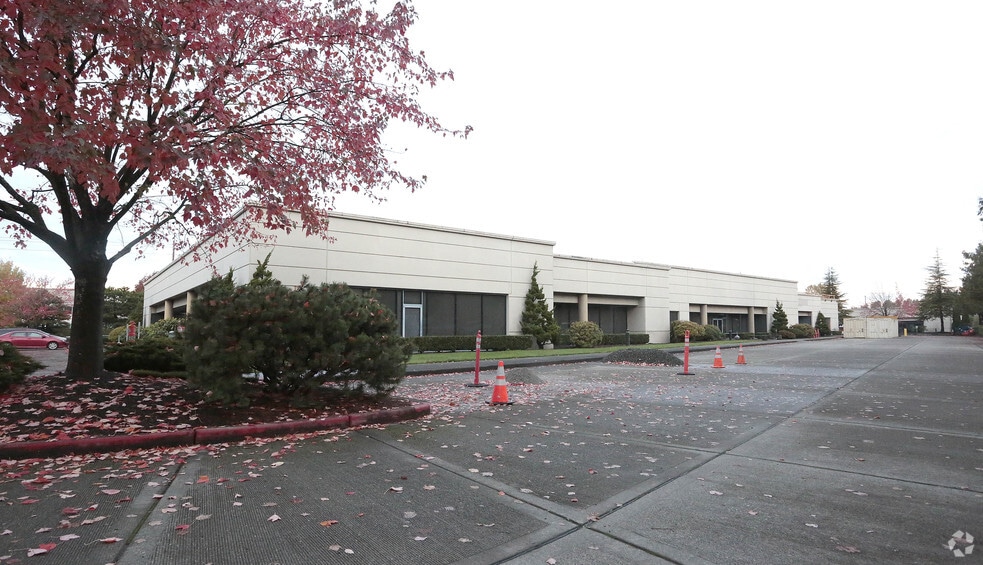 More Photos Of 2500 E Valley Rd, Renton Office For Sale