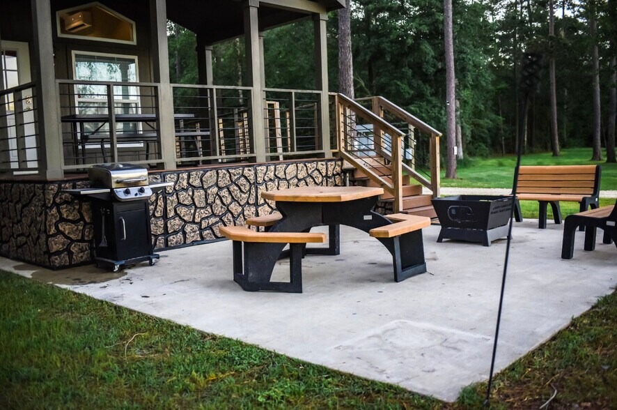 More Photos Of 1907 Pinecrest Rd, Trinity Trailer Camper Park For Sale