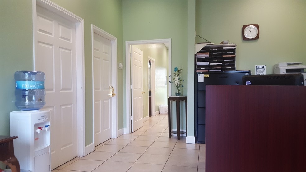 More Photos Of 3375 Tamiami Trl E, Naples Office For Lease