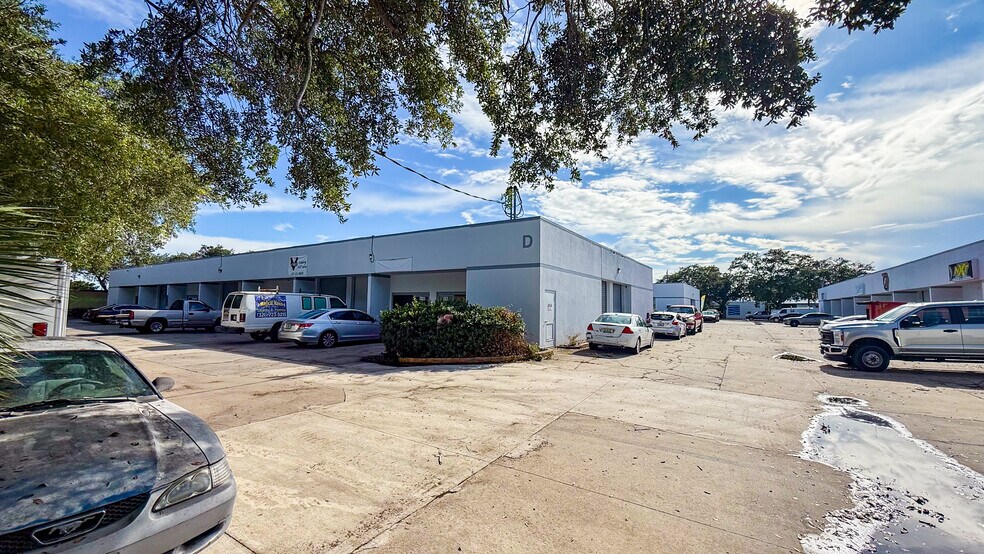 More Photos Of 2885 Electronics Dr, Melbourne Unknown For Lease