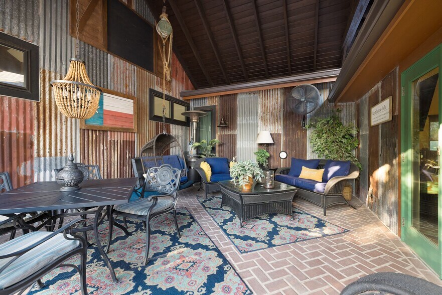 More Photos Of 504 Tivy St, Kerrville Flex For Sale