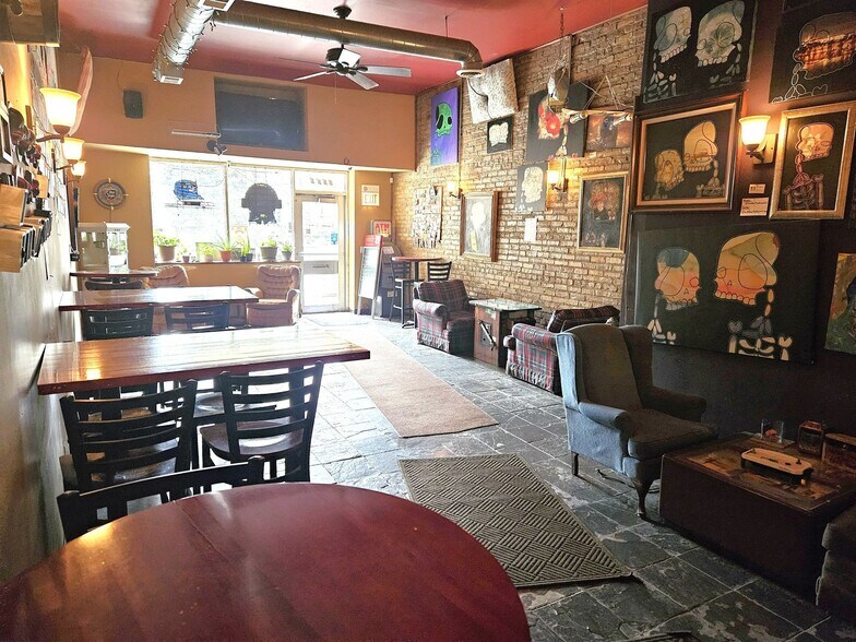 More Photos Of 1822 W Addison St, Chicago Restaurant For Sale