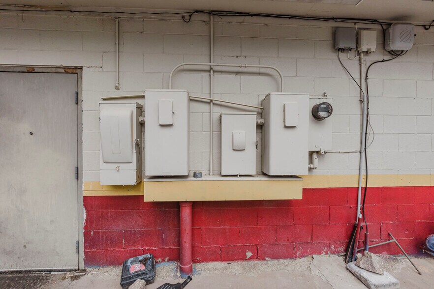 More Photos Of 503 N West St, Wichita Fast Food For Sale