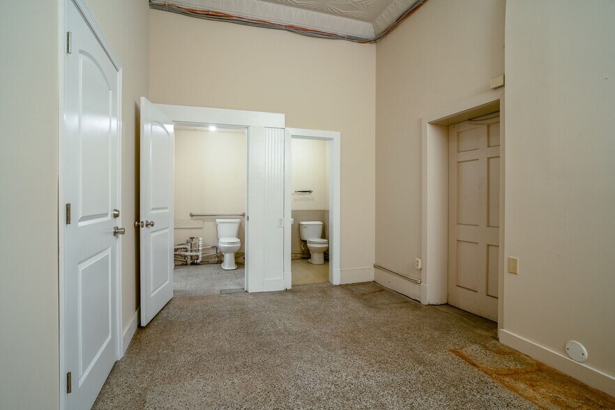 More Photos Of 502 First St, Shenandoah Loft Creative Space For Lease