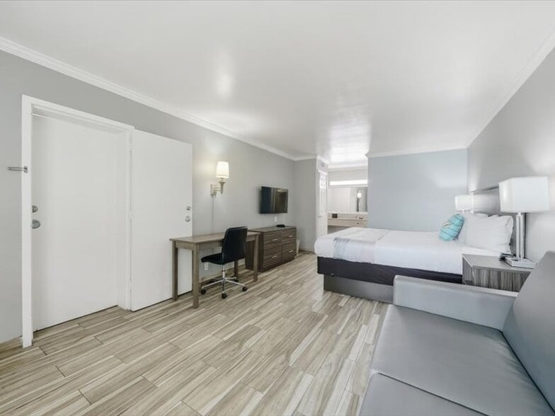 More Photos Of 8797 20th St, Vero Beach Hotel For Sale