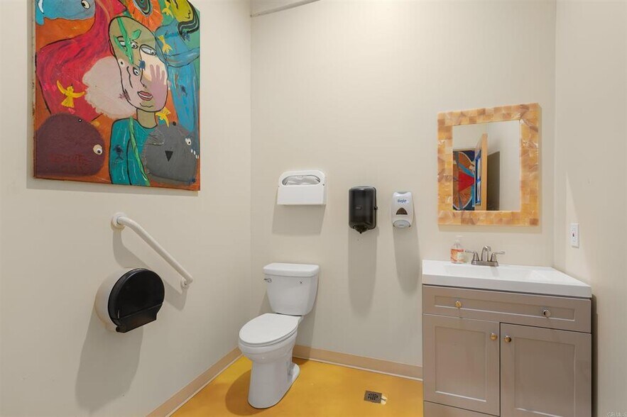 More Photos Of 5527 El Cajon Blvd, San Diego Storefront For Sale