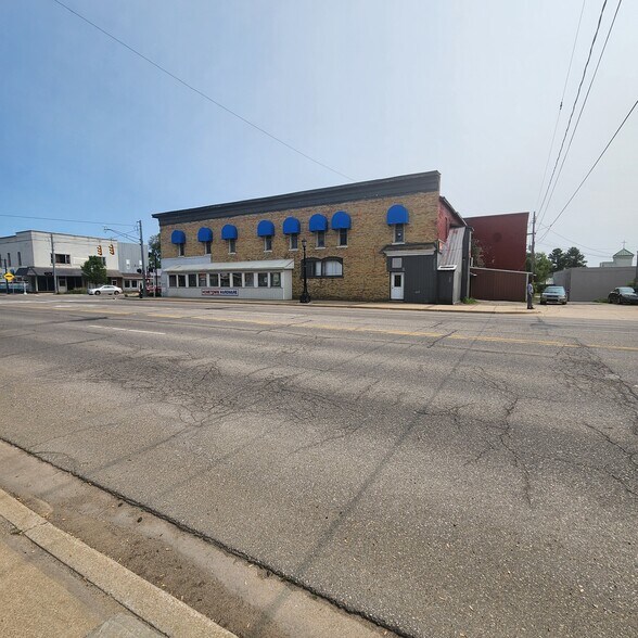 More Photos Of 104 S Main St, Evart Storefront For Sale