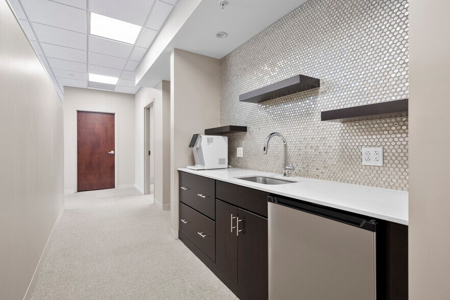 More Photos Of 22 Clinton Ave, Albany Office For Sale