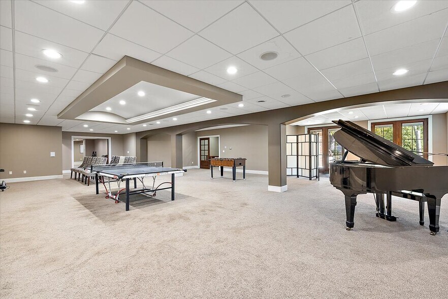 More Photos Of 1330 Oxford Rd, Bloomfield Hills Specialty For Sale