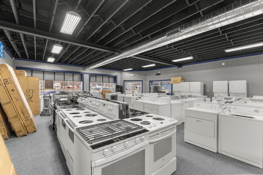 More Photos Of 12744 E 8 Mile Rd, Detroit General Retail For Sale